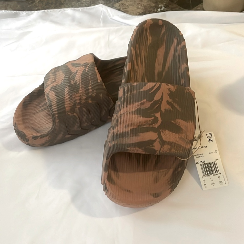 Adidas slide